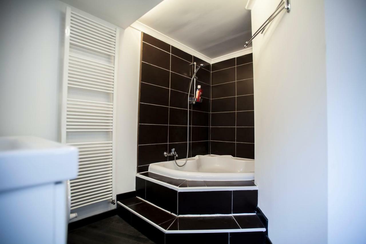 Luxury Suites Cathedral By Rikas Hotels Антверпен Екстериор снимка